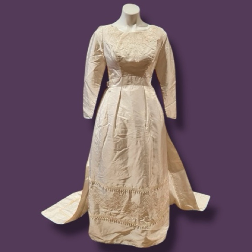 Vintage 1940-1950 Satin Cream Classic Wedding Dress Detachable Train w Bow Lace
